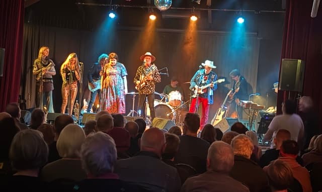 Speaker hire for private event Paekakariki